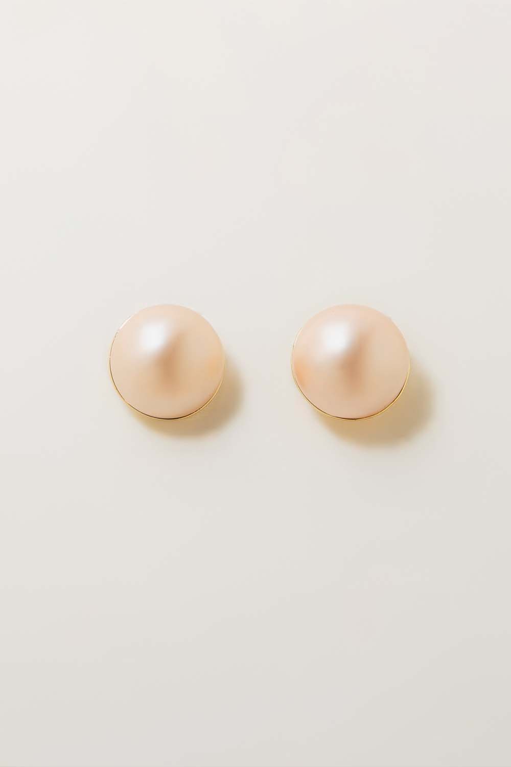 FINE PEARL STUDS