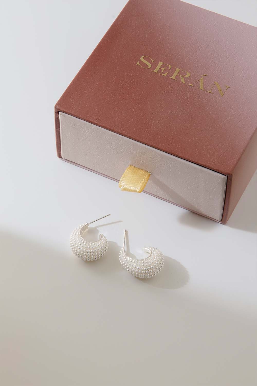 DOME PEARL HOOPS