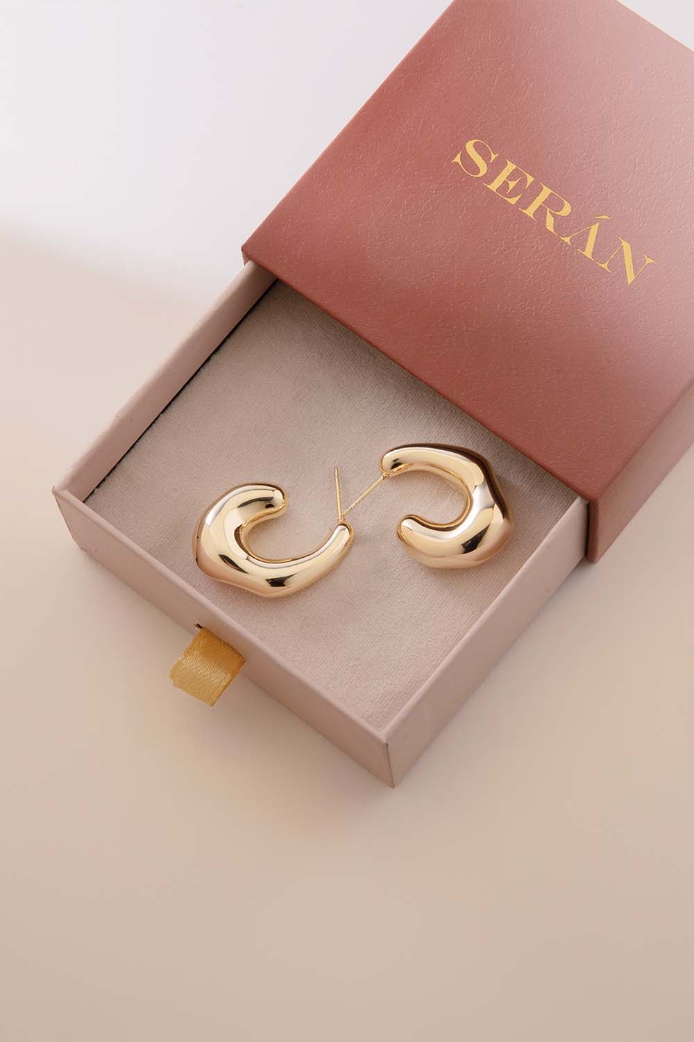 SERENE WAVE HOOPS