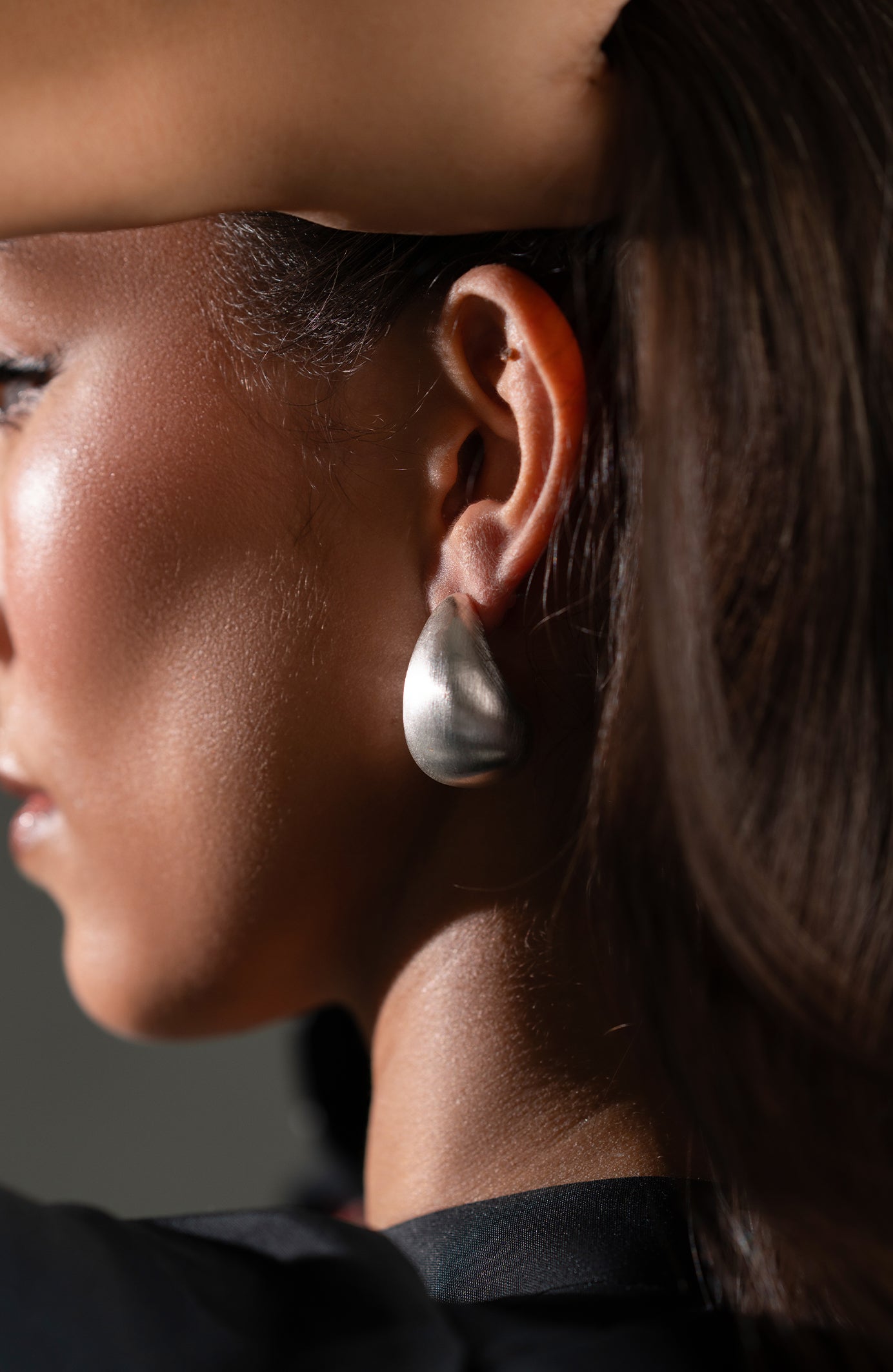 DOME MEDIUM SILVER HOOP